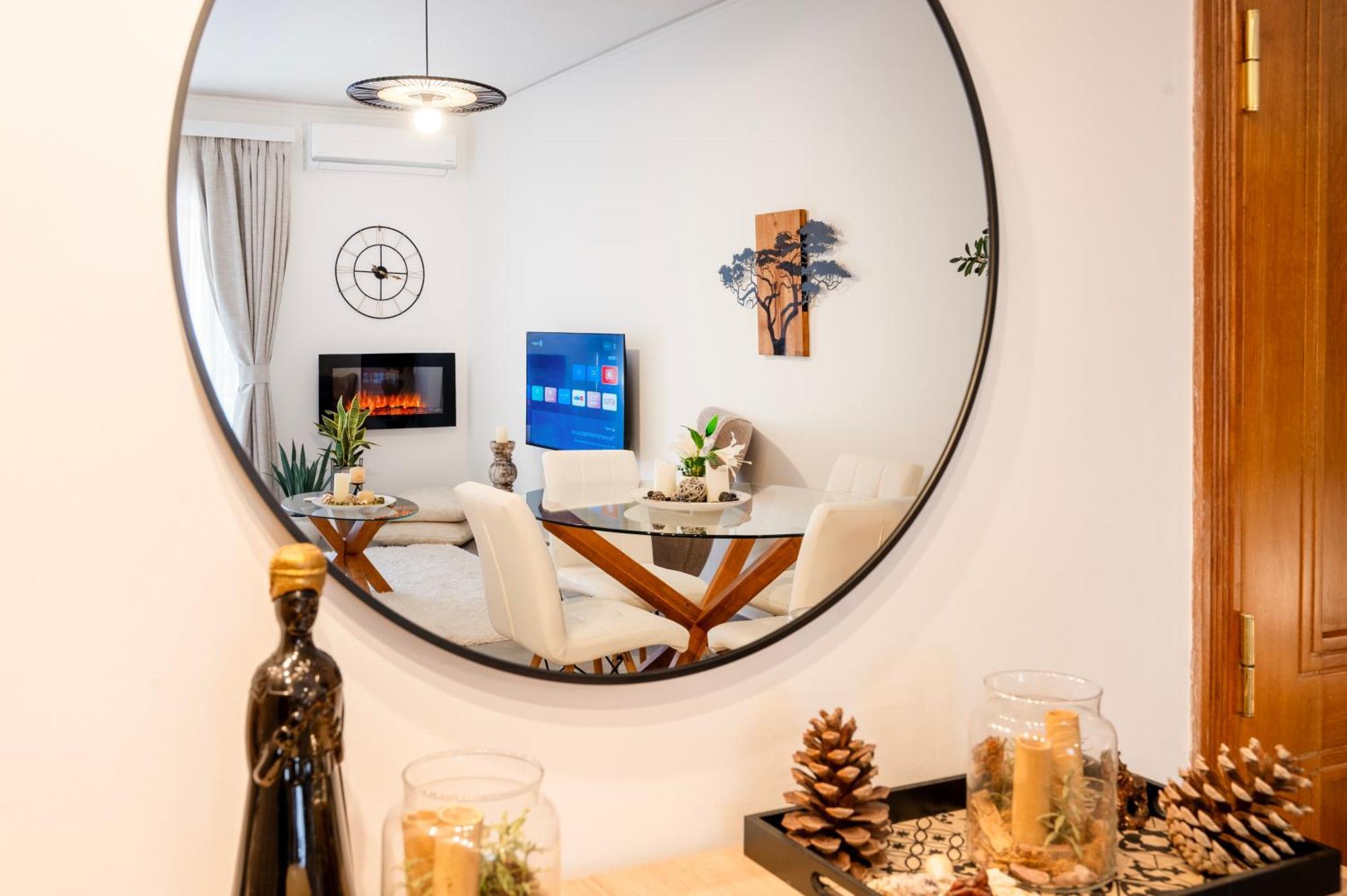 Michael'S Seaside Homely Apartment In Варкиза Екстериор снимка